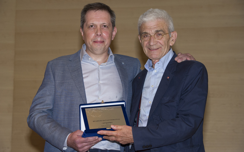 Το βραβείο απένειμε ο Δήμαρχος Θεσσαλονίκης κ. Γιάννης Μπουτάρης.