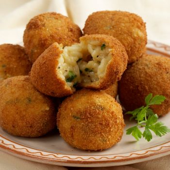 Arancini (παναρισμένες κροκέτες ρυζιού)