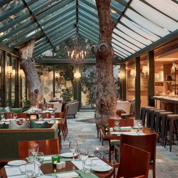 Στρώνουμε Κυριακάτικο Τραπέζι στο “ATRIUM Bistrot” του ξενοδοχείου Ηρώδειο