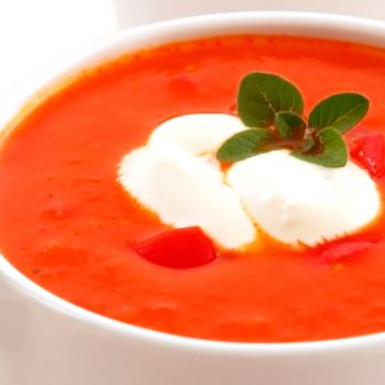 Κρύα ντοματόσουπα με γιαούρτι