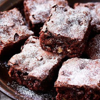 Χριστουγεννιάτικο brownies με καρύδια και cranberries