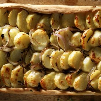 Οι αμυλώδεις πεντανόστιμες πατάτες αγαπούν κατά κύριο λόγο τα λευκά κρασιά