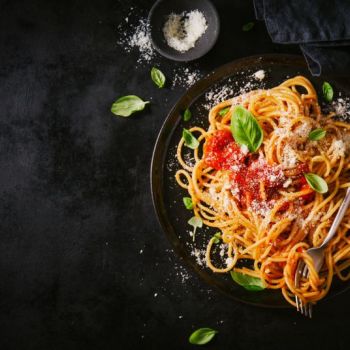 Η βέρα ναπολιτάνα - Spaghetti al pomodoro