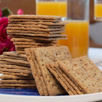 Crackers με μπλε τυρί και καρύδι