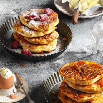 Pancakes με μήλο, κανέλα και τραγανή, ψιχουλιαστή επικάλυψη