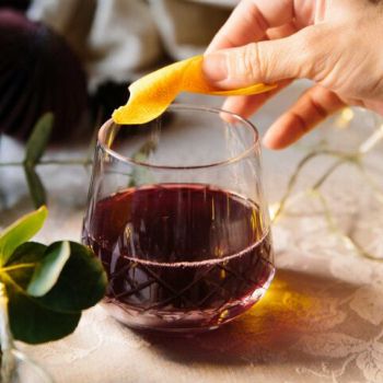 Gluhwein, το γιορτινό ζεστό κρασί με μπαχαρικά