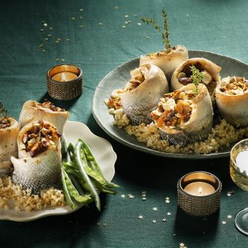 Φρέσκα φιλέτα λαβράκι στον φούρνο με χριστουγεννιάτικη γέμιση