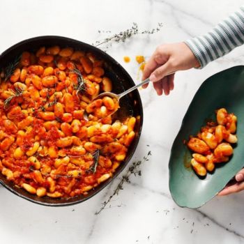 Γίγαντες φούρνου με ντομάτα, μέλι και δεντρολίβανο