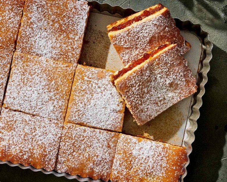 Μηλόπιτα γεμιστή, ρουμάνικη, με καρύδια