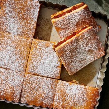 Μηλόπιτα γεμιστή, ρουμάνικη, με καρύδια