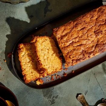 Κέικ ζουμερό, με τριφτό μήλο