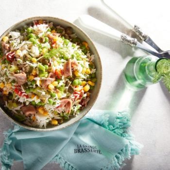 Ρυζοσαλάτα με αρακά και αντσούγιες