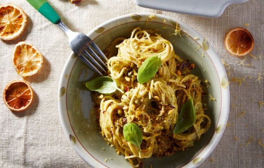 Σπαγγετίνι με λεμόνι και φυστίκια Αιγίνης