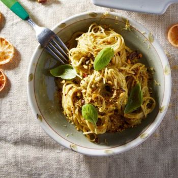 Σπαγγετίνι με λεμόνι και φυστίκια Αιγίνης