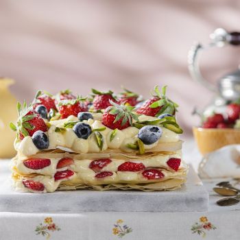 Mille-feuille με φύλλο μπακλαβά και φρούτα του δάσους