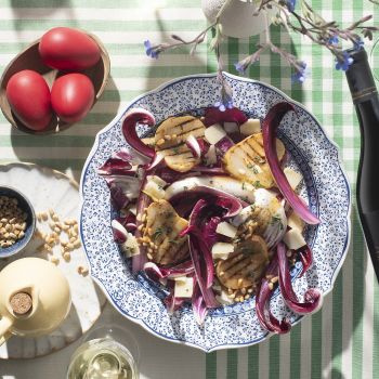 Σαλάτα με κόκκινα ραδίκια, αχλάδι και παρμεζάνα