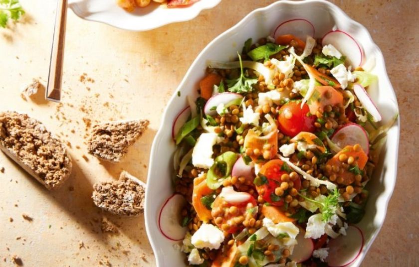 Σαλάτα με φακή και ραπανάκια