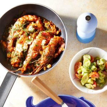 Γαρίδες σαγανάκι σε μαρινάδα ούζου και μελιού