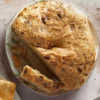 Χαλουμωτή, το κυπριακό τυρόψωμο με χαλούμι