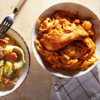 Κοτόπουλο με χυλοπίτες και κρασάτη σάλτσα