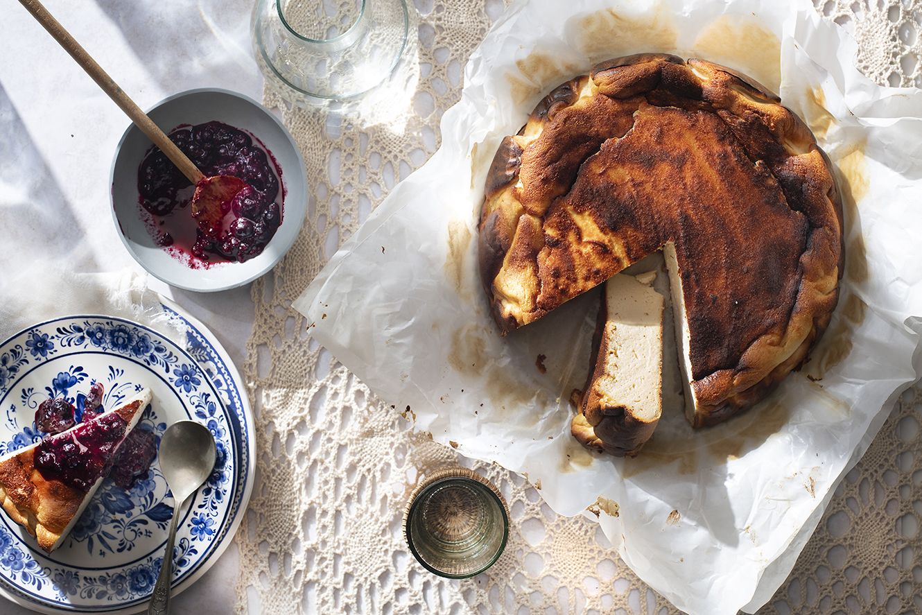 Basque cheesecake  με αναρή και μέλι
